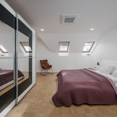 Dot 3 Bdr Apartment With Tyn Cathedral View & Ac プラハ エクステリア 写真