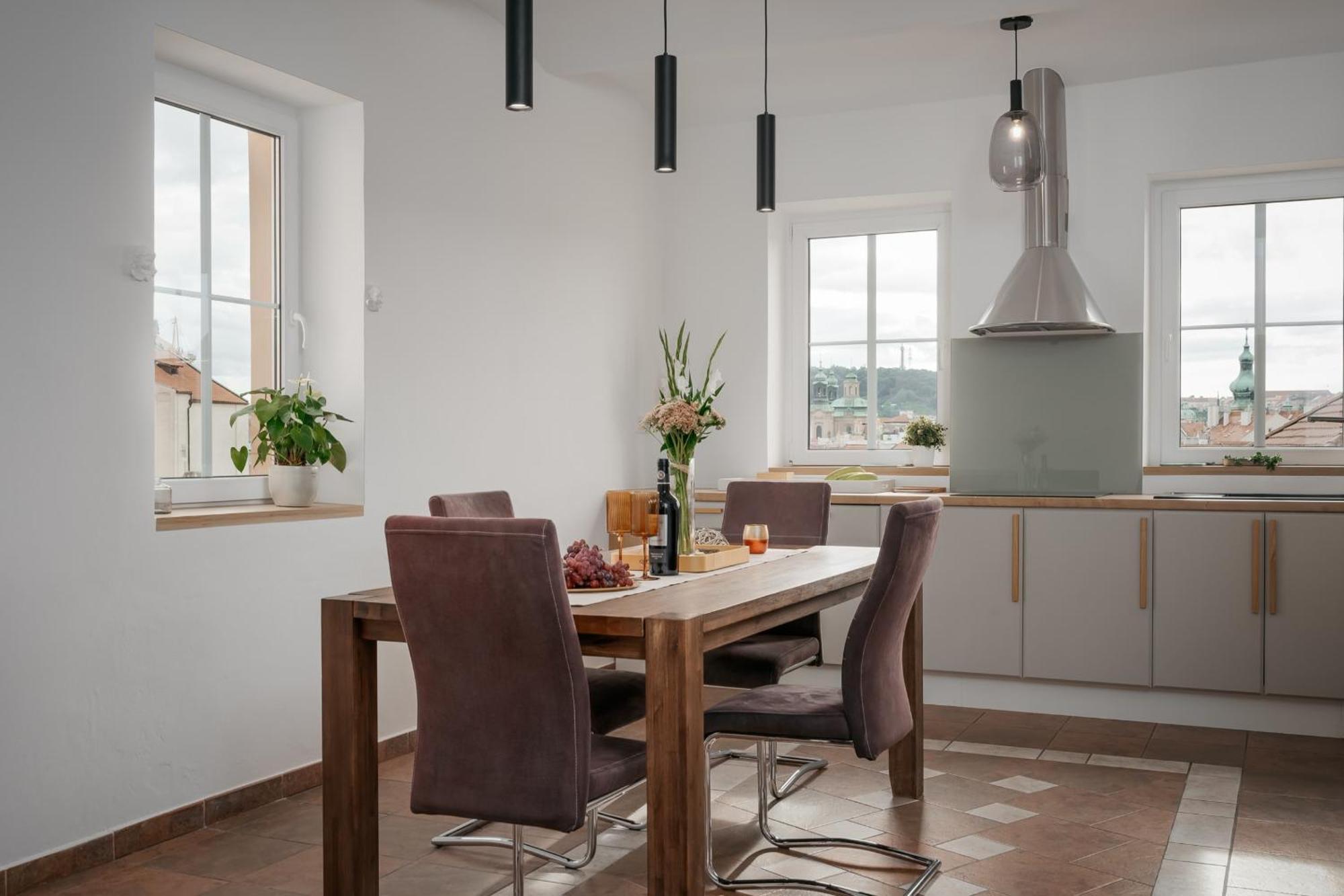 Dot 3 Bdr Apartment With Tyn Cathedral View & Ac プラハ エクステリア 写真